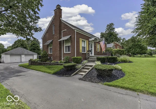 Photo 1 of Sale Pending at 1625 E Banta Rd, Indianapolis, IN 46227 | MLS# 22110152 | Listing updated on 2026-09-08
