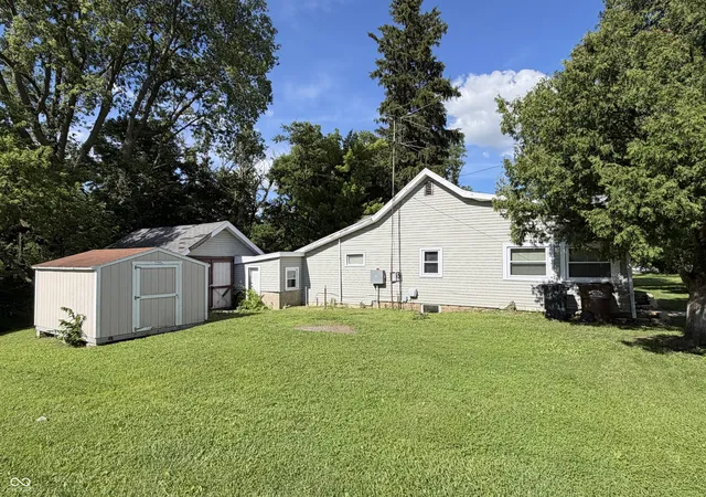 3rd image of 114 E Green St, Waveland, IN 47989 | MLS# 22110167