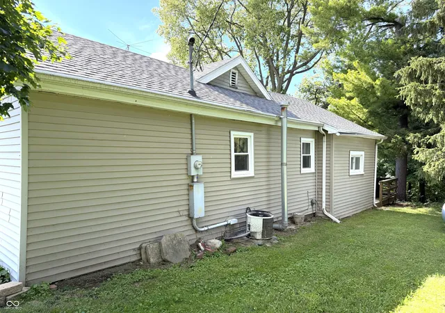 4th image of 114 E Green St, Waveland, IN 47989 | MLS# 22110167