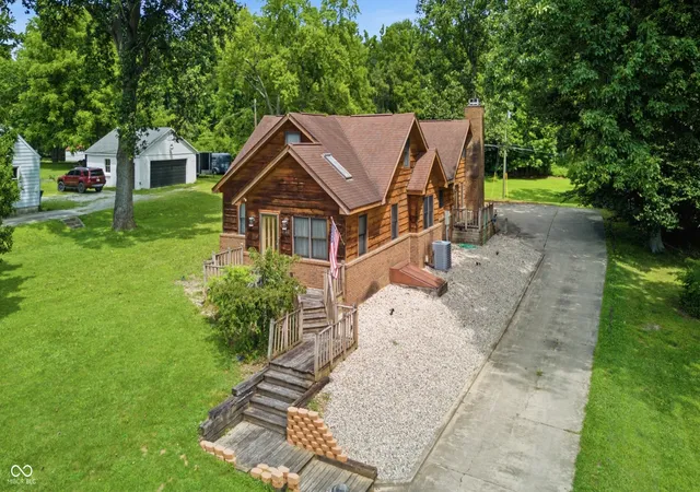 Homes for sale in Connersville, IN | 924 W 3Rd St, Connersville, IN 47331 | MLS# 22110169