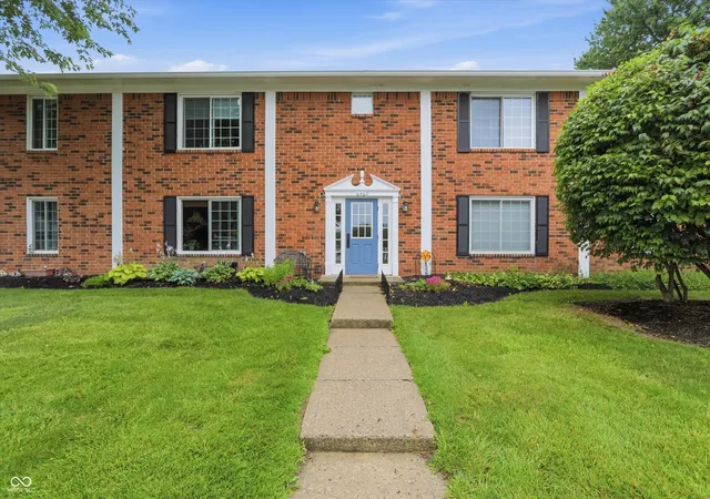 Homes for sale in Indianapolis, IN | 6460 Park Central Wy #B, Indianapolis, IN 46260 | MLS# 22110197