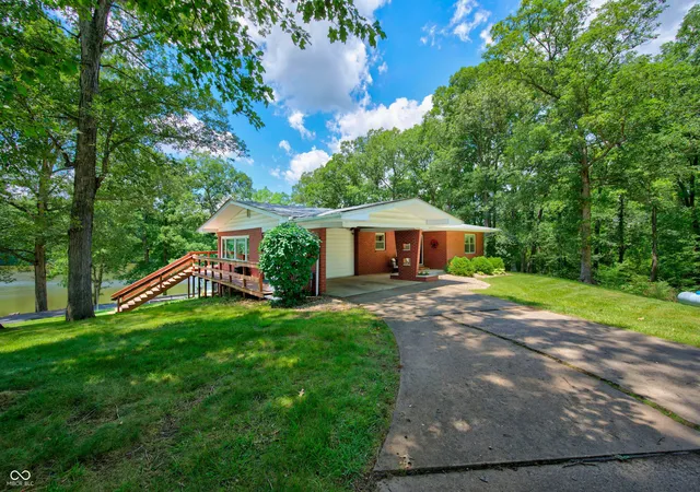 Homes for sale in Scottsburg, IN | 1062 S Moon Rd, Scottsburg, IN 47170 | MLS# 22110230