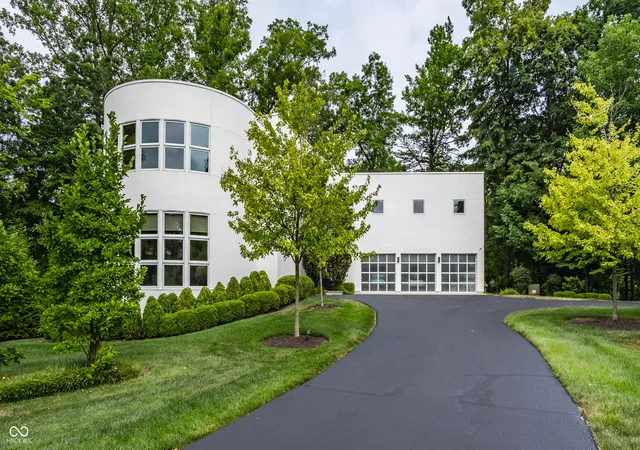 Photo 3 of Single family home for sale at 10565 Spring Ml Rd, Carmel, IN 46290 | MLS# 22110259 | Listing updated on 2026-08-20