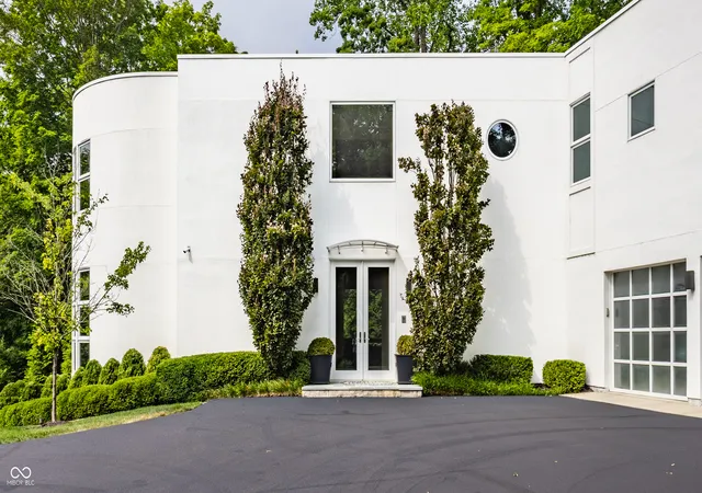 Photo 4 of Single family home for sale at 10565 Spring Ml Rd, Carmel, IN 46290 | MLS# 22110259 | Listing updated on 2026-08-20