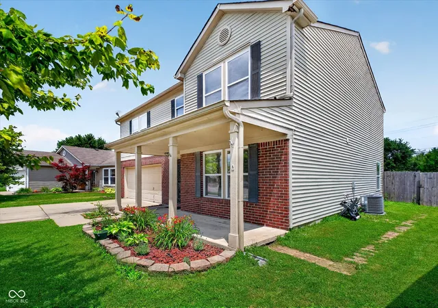 Photo 2 of Single family home for sale at 8422 Weathervane Ct, Indianapolis, IN 46239 | MLS# 22110261 | Listing updated on 2026-09-30