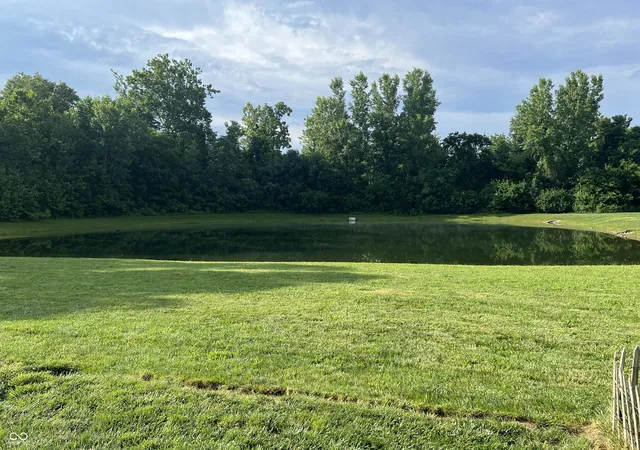 3rd image of 1181 S Aberdeen Dr, Franklin, IN 46131 | MLS# 22110266