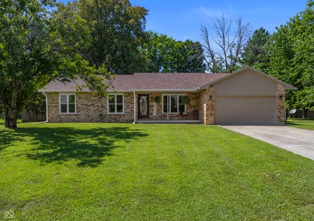 2nd image of 5308 E Broadmore Dr, Columbus, IN 47201 | MLS# 22110319