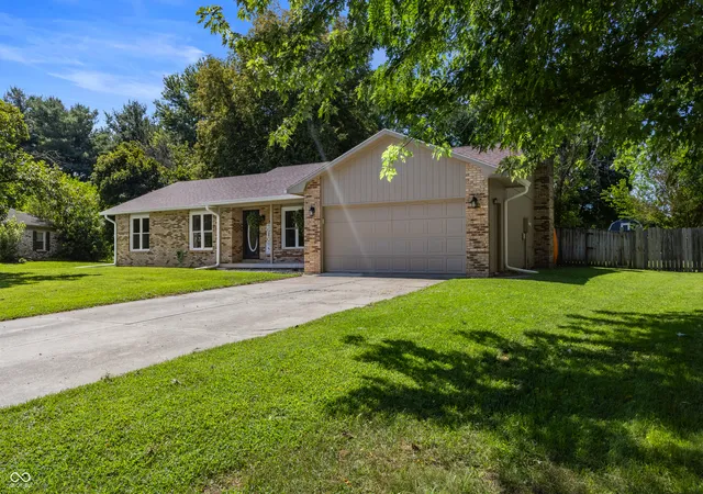 3rd image of 5308 E Broadmore Dr, Columbus, IN 47201 | MLS# 22110319