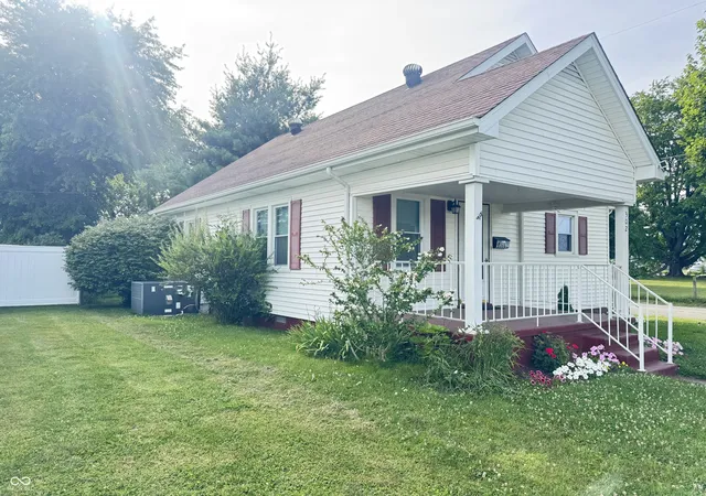 Homes for sale in Seymour, IN | 302 Schepman, Seymour, IN 47274 | MLS# 22110343