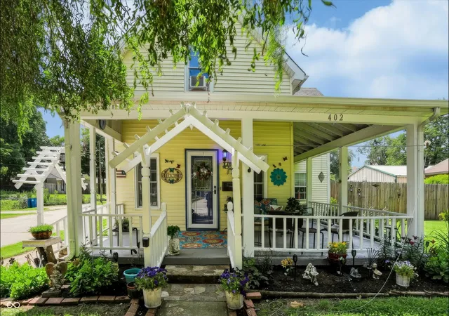 Photo 1 of Single family home for sale at 402 N Noble St, Greenfield, IN 46140 | MLS# 22110368 | Listing updated on 2026-09-22