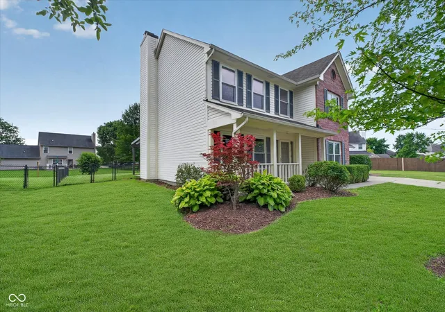 3rd image of 13831 Naples Dr, Fishers, IN 46038 | MLS# 22110383