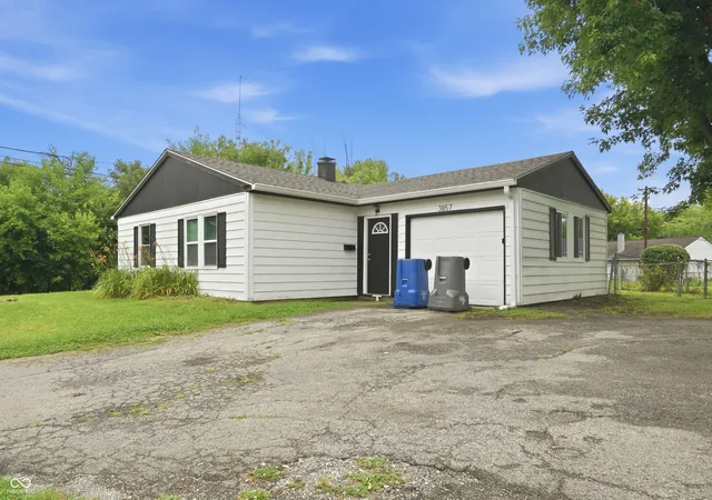 2nd image of 3857 Chateau Dr, Indianapolis, IN 46226 | MLS# 22110387