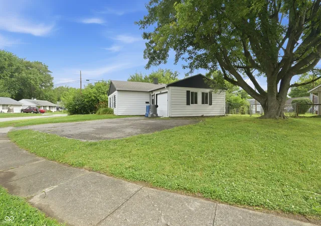 4th image of 3857 Chateau Dr, Indianapolis, IN 46226 | MLS# 22110387