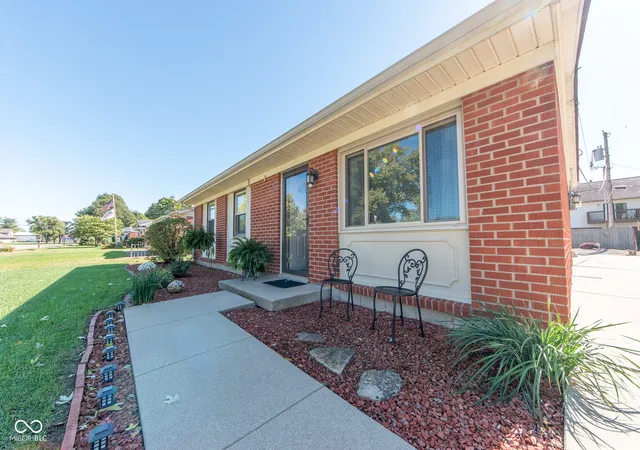 Photo 3 of Sale Pending at 2855 12th Street, Columbus, IN 47201 | MLS# 22110390 | Listing updated on 2026-09-08