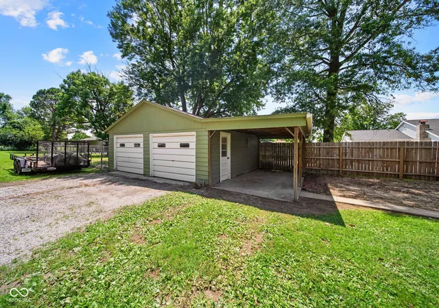 3rd image of 1519 E Springhill Dr, Terre Haute, IN 47802 | MLS# 22110395