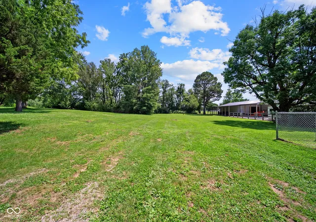 4th image of 1519 E Springhill Dr, Terre Haute, IN 47802 | MLS# 22110395