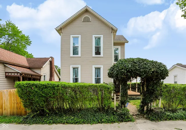 Photo 2 of Single family home for sale at 551 E Adams St, Franklin, IN 46131 | MLS# 22110409 | Listing updated on 2026-09-25