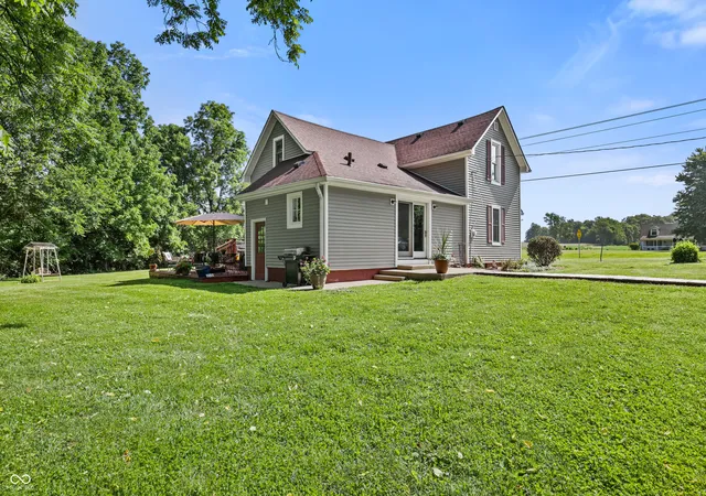 Homes for sale in Trafalgar, IN | 6442 S 300 W, Trafalgar, IN 46181 | MLS# 22110437