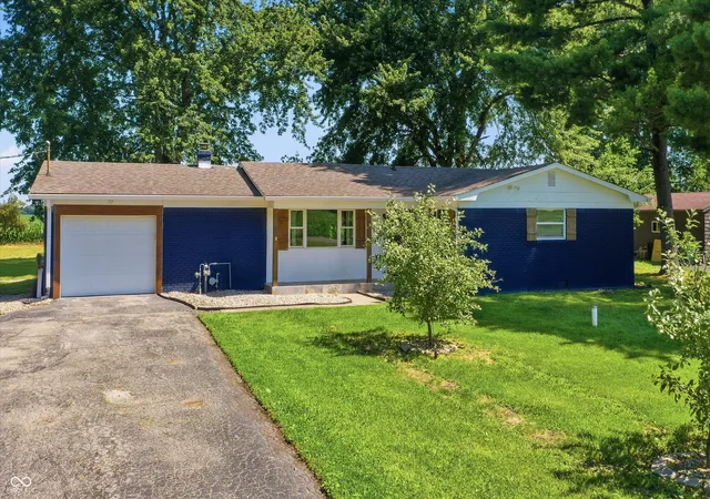 Homes for sale in Fortville, IN | 556 E 1000 N, Fortville, IN 46040 | MLS# 22110456