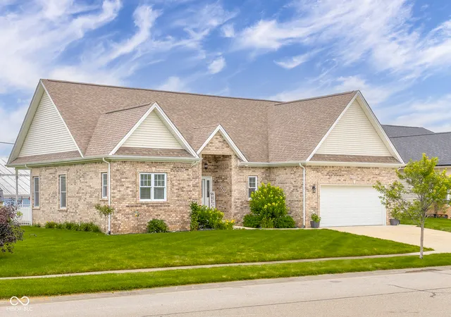 1st image of 5775 Victory Dr, Columbus, IN 47203 | MLS# 22110468