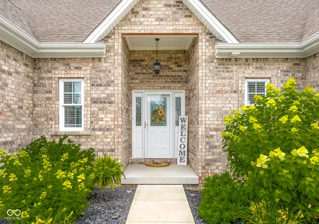 2nd image of 5775 Victory Dr, Columbus, IN 47203 | MLS# 22110468