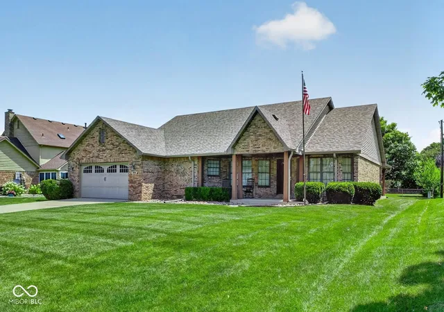 Homes for sale in Anderson, IN | 824 Westgate Dr, Anderson, IN 46012 | MLS# 22110483