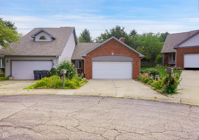 Homes for sale in Greenwood, IN | 274 Golf Ct, Greenwood, IN 46143 | MLS# 22110484