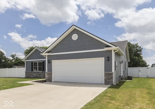 Homes for sale in Trafalgar, IN | 7 Watson Ct, Trafalgar, IN 46181 | MLS# 22110491
