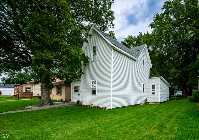 Photo 2 of Single family home for sale at 1916 Main St, Anderson, IN 46016 | MLS# 22110500 | Listing updated on 2026-09-08