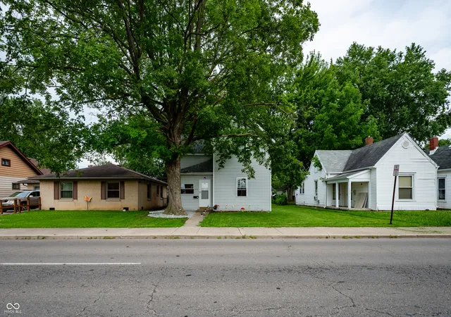 Photo 3 of Single family home for sale at 1916 Main St, Anderson, IN 46016 | MLS# 22110500 | Listing updated on 2026-09-08
