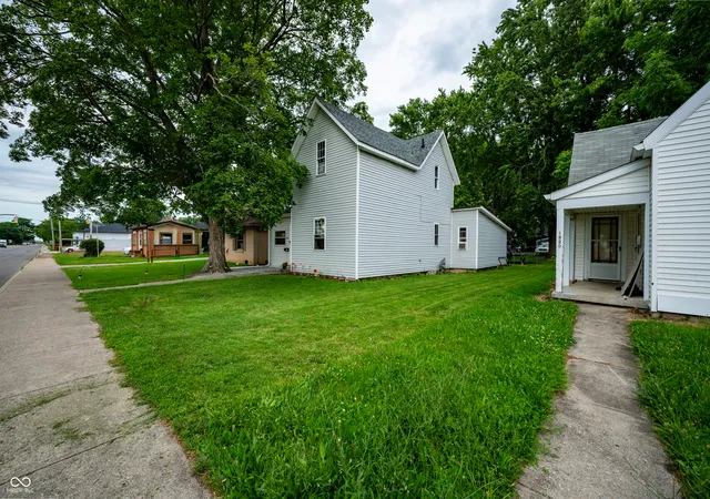 Photo 3 of Single family home for sale at 1916 Main St, Anderson, IN 46016 | MLS# 22110500 | Listing updated on 2026-09-08