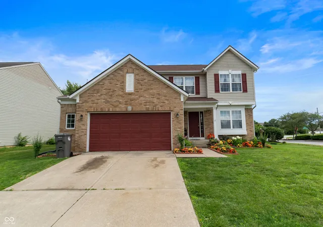 Photo 1 of Sale Pending at 6951 Governors Pointe Blvd, Indianapolis, IN 46217 | MLS# 22110542 | Listing updated on 2026-10-16