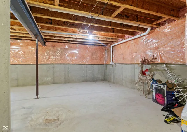 Photo 30 of Sale Pending at 6951 Governors Pointe Blvd, Indianapolis, IN 46217 | MLS# 22110542 | Listing updated on 2026-10-16