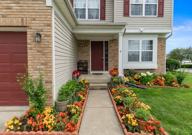 Photo 3 of Sale Pending at 6951 Governors Pointe Blvd, Indianapolis, IN 46217 | MLS# 22110542 | Listing updated on 2026-10-16