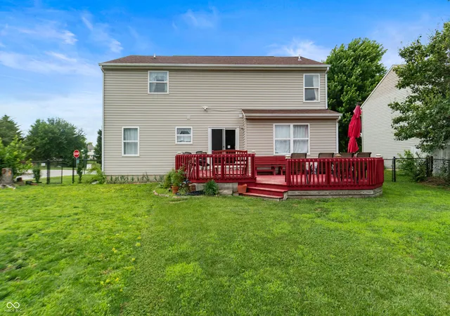 Photo 4 of Sale Pending at 6951 Governors Pointe Blvd, Indianapolis, IN 46217 | MLS# 22110542 | Listing updated on 2026-10-16