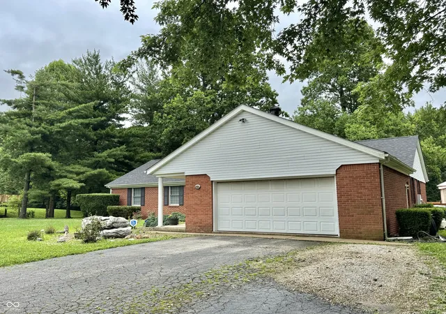 Homes for sale in Greencastle, IN | 1805 S County Road 400 W, Greencastle, IN 46135 | MLS# 22110579