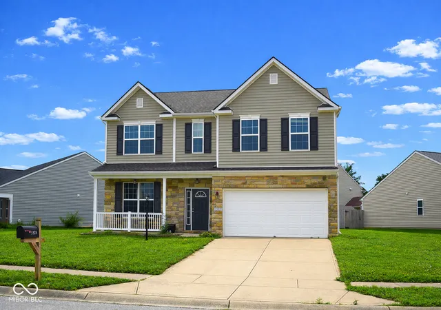 3rd image of 3325 Lake Stream Dr, Columbus, IN 47201 | MLS# 22110591