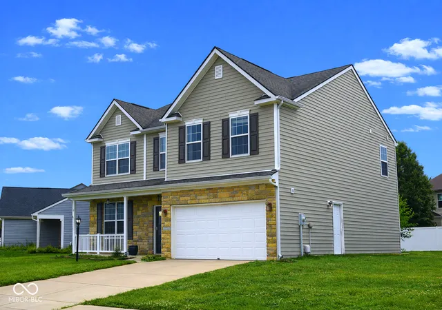 4th image of 3325 Lake Stream Dr, Columbus, IN 47201 | MLS# 22110591