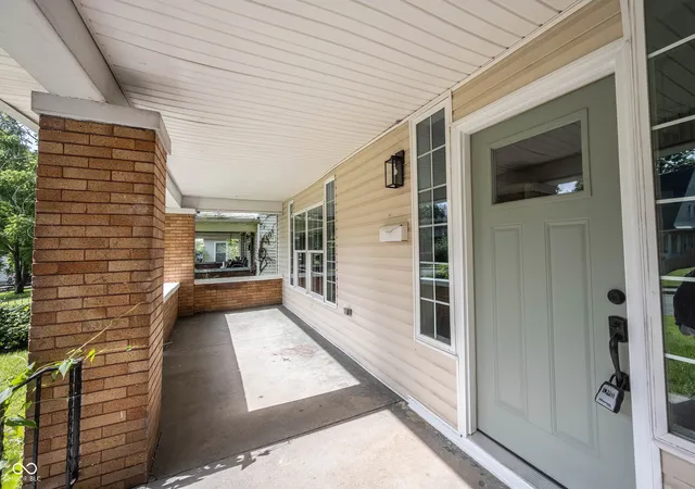 Photo 1 of Single family home for sale at 2934 Boulevard Pl, Indianapolis, IN 46208 | MLS# 22110619 | Listing updated on 2026-10-06