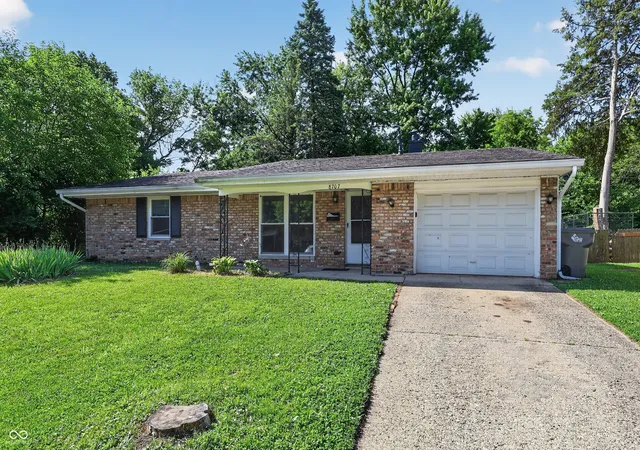 Photo 3 of Sale Pending at 8707 Elmonte Dr, Indianapolis, IN 46226 | MLS# 22110620 | Listing updated on 2026-09-12