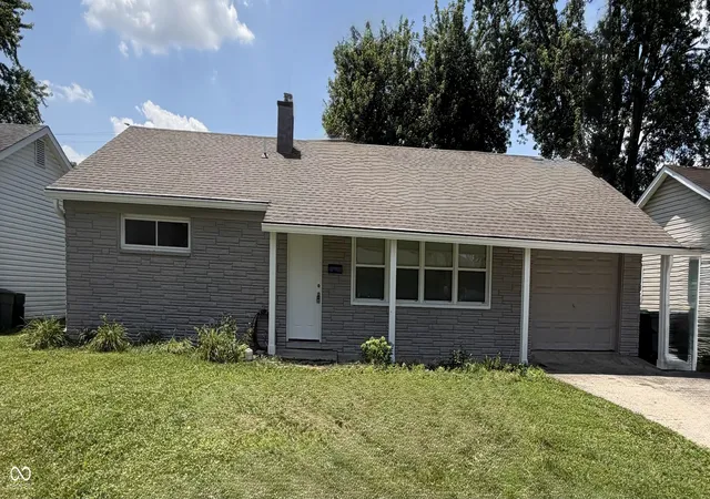 Homes for sale in Greenwood, IN | 18 Sayre Dr, Greenwood, IN 46143 | MLS# 22110677