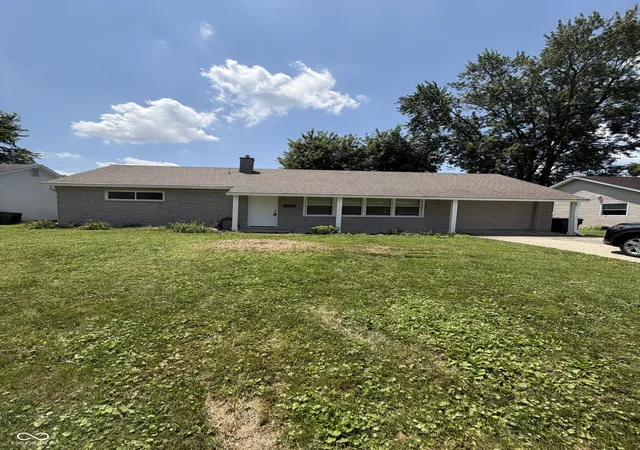 Homes for sale in Greenwood, IN | 18 Sayre Dr, Greenwood, IN 46143 | MLS# 22110677