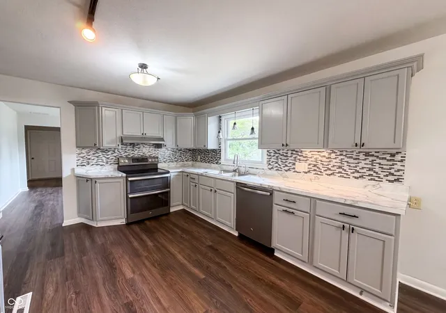 2nd image of 902 W Highland Dr, Shelbyville, IN 46176 | MLS# 22110678