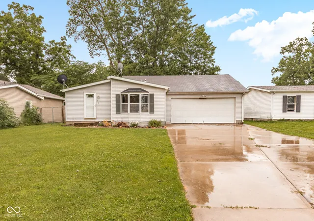 Homes for sale in Chesterfield, IN | 349 Laurel Dr, Chesterfield, IN 46017 | MLS# 22110688