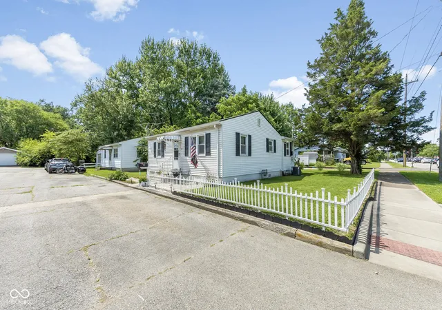 Homes for sale in Greensburg, IN | 10 E Village Green St, Greensburg, IN 47240 | MLS# 22110714