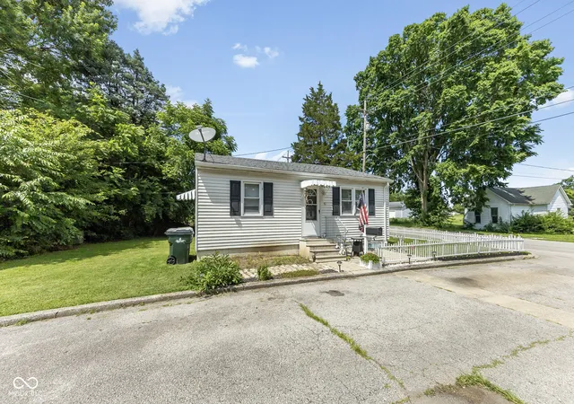 Homes for sale in Greensburg, IN | 10 E Village Green St, Greensburg, IN 47240 | MLS# 22110714