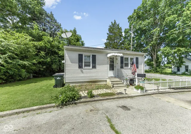 Homes for sale in Greensburg, IN | 10 E Village Green St, Greensburg, IN 47240 | MLS# 22110714