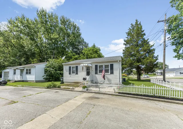 Homes for sale in Greensburg, IN | 10 E Village Green St, Greensburg, IN 47240 | MLS# 22110714