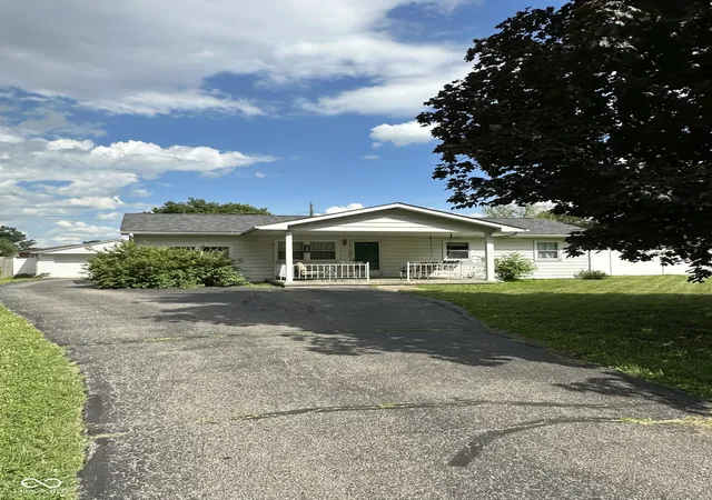 1st image of 261 Woodlane Dr, Columbus, IN 47201 | MLS# 22110733