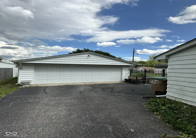 3rd image of 261 Woodlane Dr, Columbus, IN 47201 | MLS# 22110733